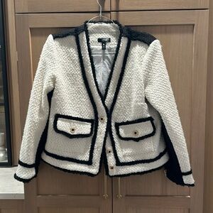 Women’s tweed blazer with Chanel vibes ￼